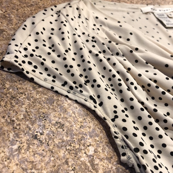 Max Studio Small Stretchy Black and Cream Blouse - Picture 5 of 17